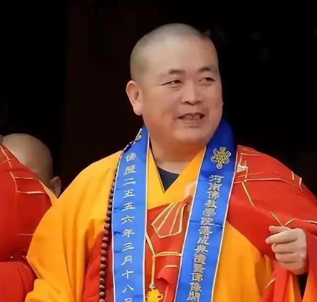 《一个花和尚  十年扳不倒！》